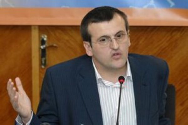 Cristian Preda: E straniu că un ministru al Sănătăţii vrea să salveze statul, nu pacientul